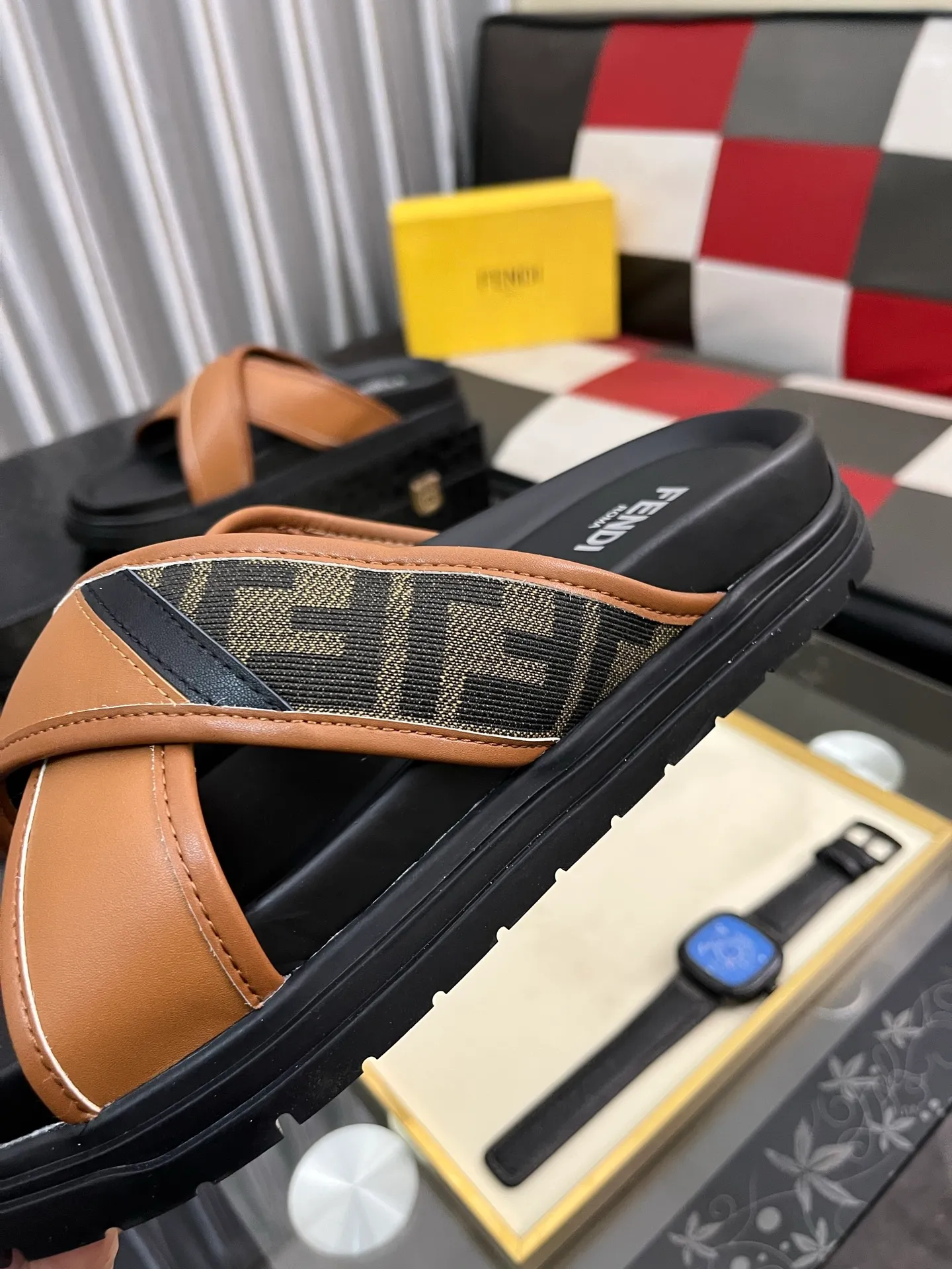 Men's men's shoes💰320⌚️⌚️FENDI Fendi slippers and sandals are shipped💄How can this summer be without the blessing of little monsters💄Original imported special hardware decorative pattern➕Original private model outsole! Details determine success or failure, good quality is not afraid of magnifying details! It feels super comfortable on your feet! This summer you need a pair of trendy, cool and comfortable sandals👣 Standard size: 38-443️⃣Colors available